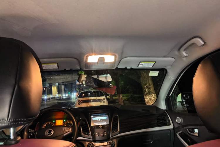 Used SsangYong Korando 2014 2.0L Gasoline Two-Wheel Drive Manual Comfort Navigation Edition Headliner