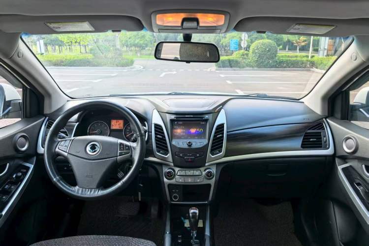 Used SsangYong Korando 2014 2.0L Gasoline Two-Wheel Drive Automatic Elite Navigation Edition Interior 1