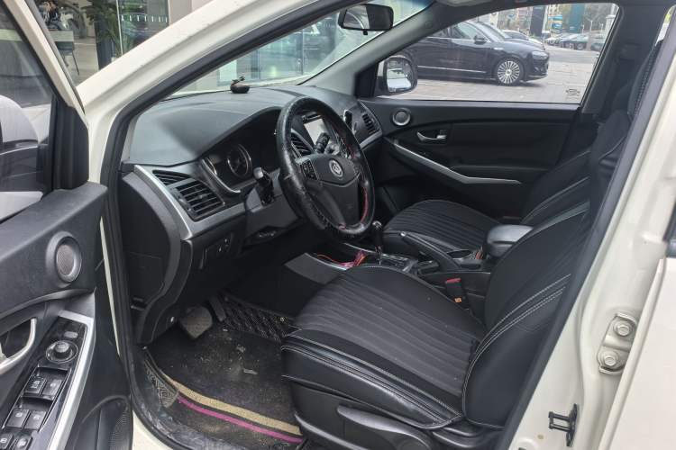 Used SsangYong Korando 2014 2.0L Gasoline Two-Wheel Drive Automatic Elite Navigation Edition Interior 2