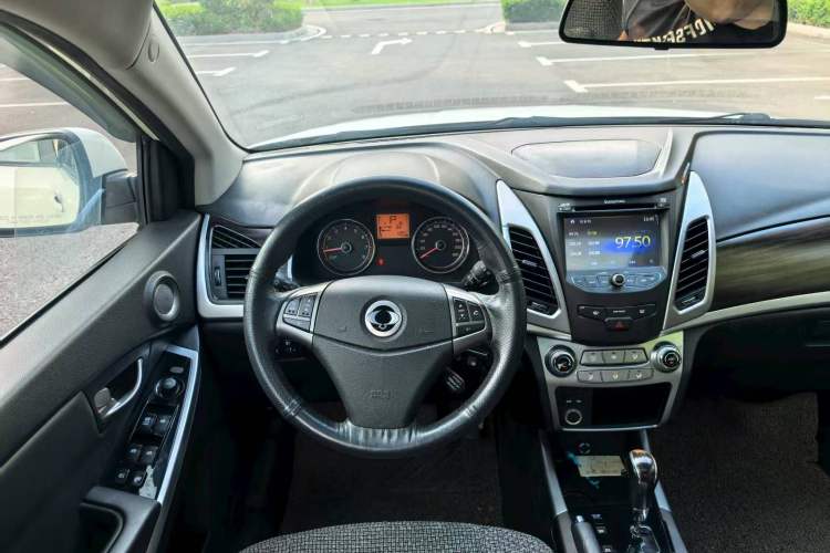 Used SsangYong Korando 2014 2.0L Gasoline Two-Wheel Drive Automatic Elite Navigation Edition Interior 2