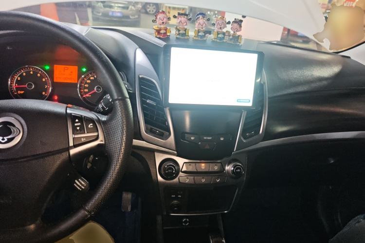 Used SsangYong Korando 2014 2.0L Gasoline Two-Wheel Drive Automatic Elite Navigation Edition Interior 2