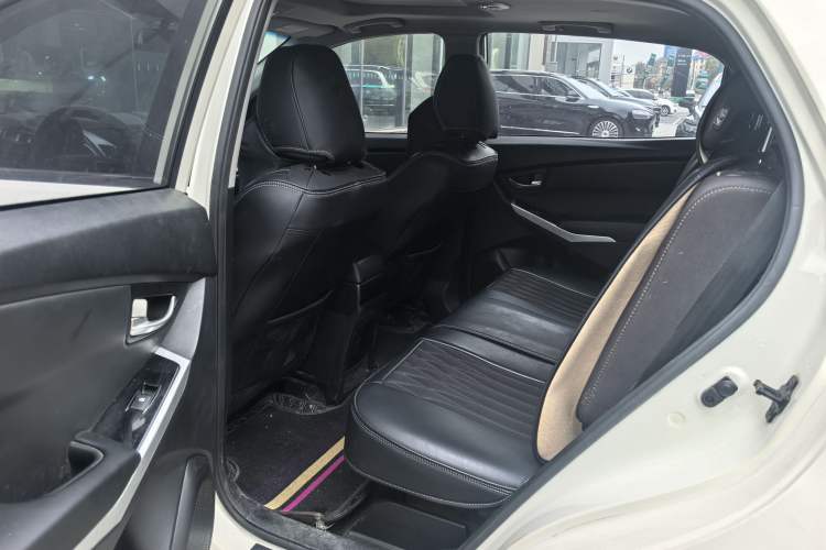 Used SsangYong Korando 2014 2.0L Gasoline Two-Wheel Drive Automatic Elite Navigation Edition Interior 3