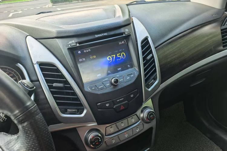 Used SsangYong Korando 2014 2.0L Gasoline Two-Wheel Drive Automatic Elite Navigation Edition Interior 3