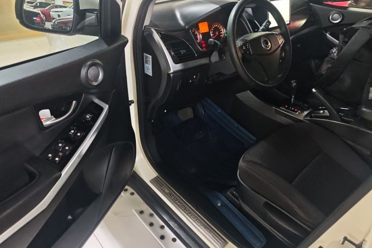 Used SsangYong Korando 2014 2.0L Gasoline Two-Wheel Drive Automatic Elite Navigation Edition Interior 3