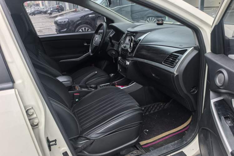 Used SsangYong Korando 2014 2.0L Gasoline Two-Wheel Drive Automatic Elite Navigation Edition Interior 4