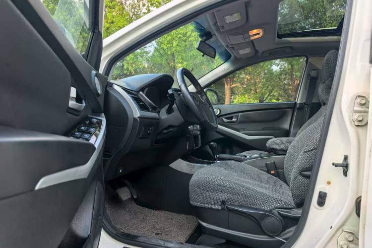Used SsangYong Korando 2014 2.0L Gasoline Two-Wheel Drive Automatic Elite Navigation Edition Interior 4
