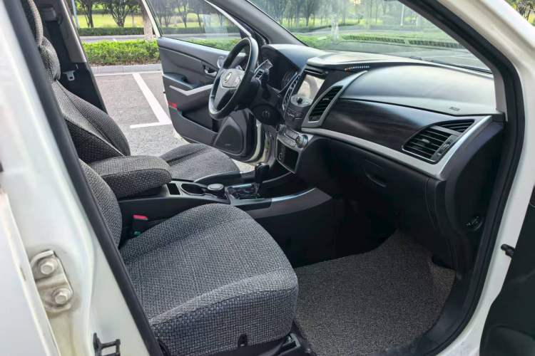 Used SsangYong Korando 2014 2.0L Gasoline Two-Wheel Drive Automatic Elite Navigation Edition Interior 7