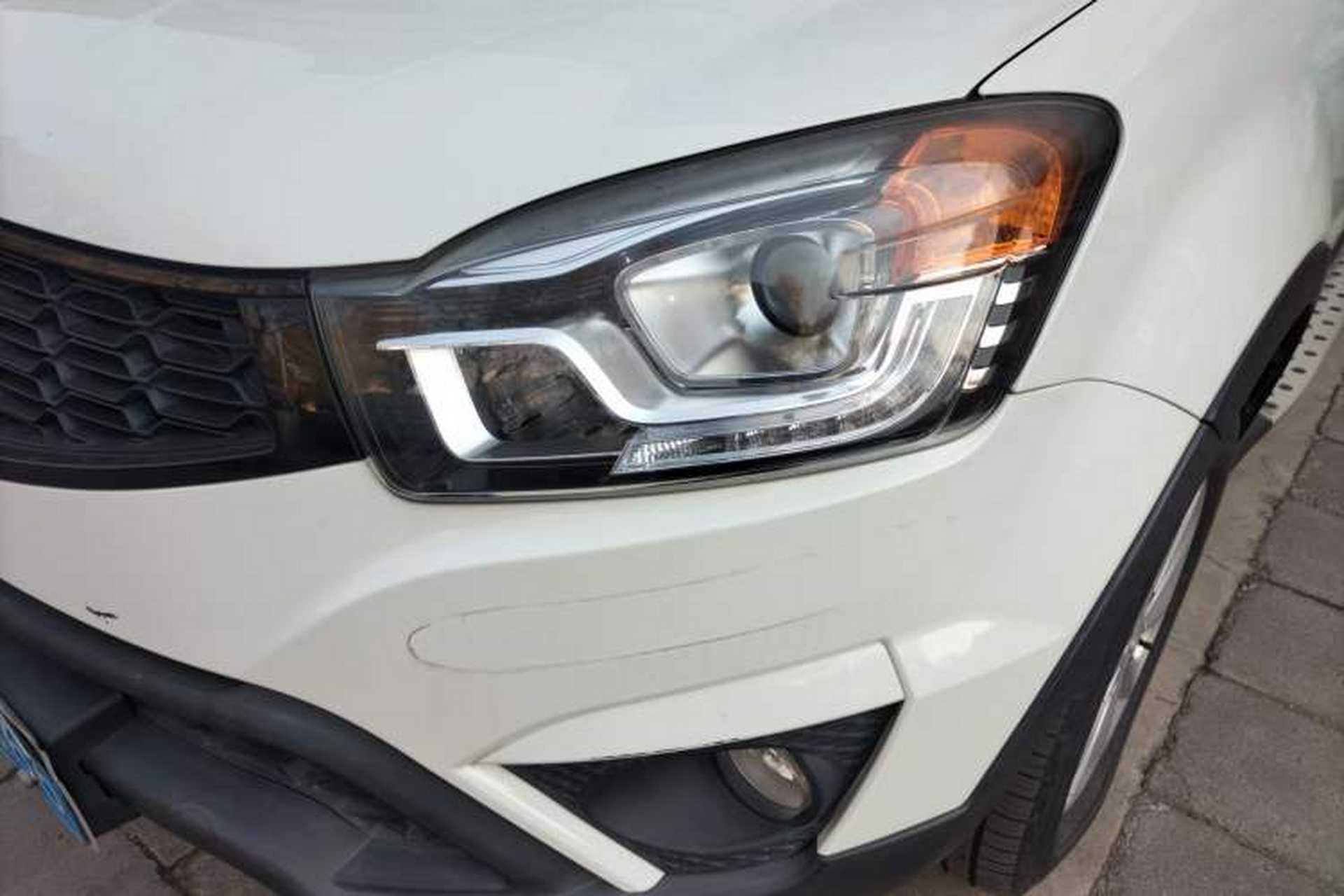 Used SsangYong Korando 2014 2.0L Gasoline Two-Wheel Drive Automatic Elite Navigation Edition Left Front Headlight