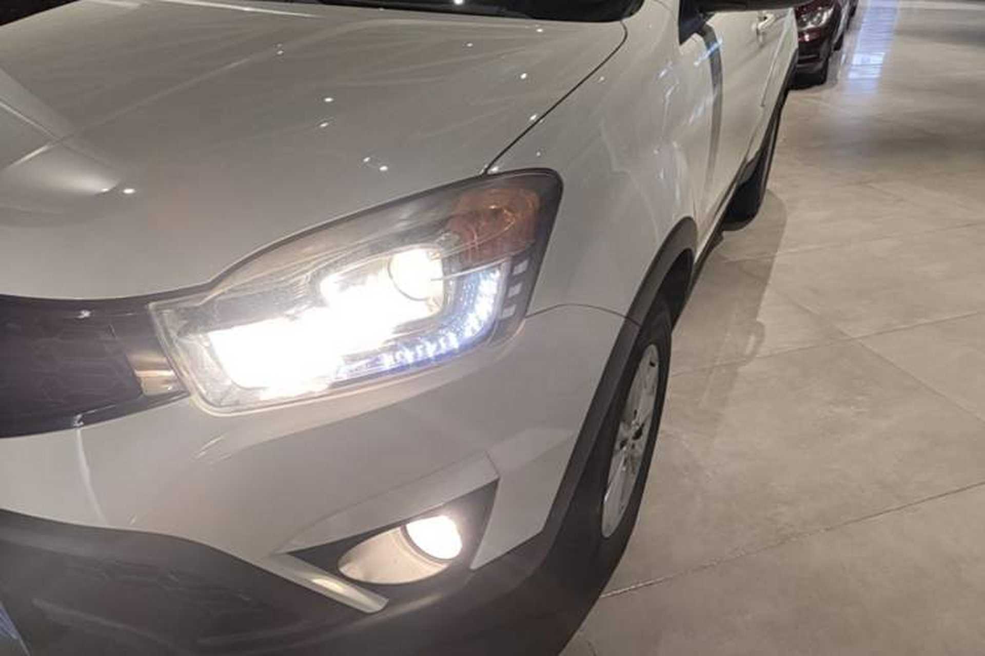 Used SsangYong Korando 2014 2.0L Gasoline Two-Wheel Drive Automatic Elite Navigation Edition Left Front Headlight