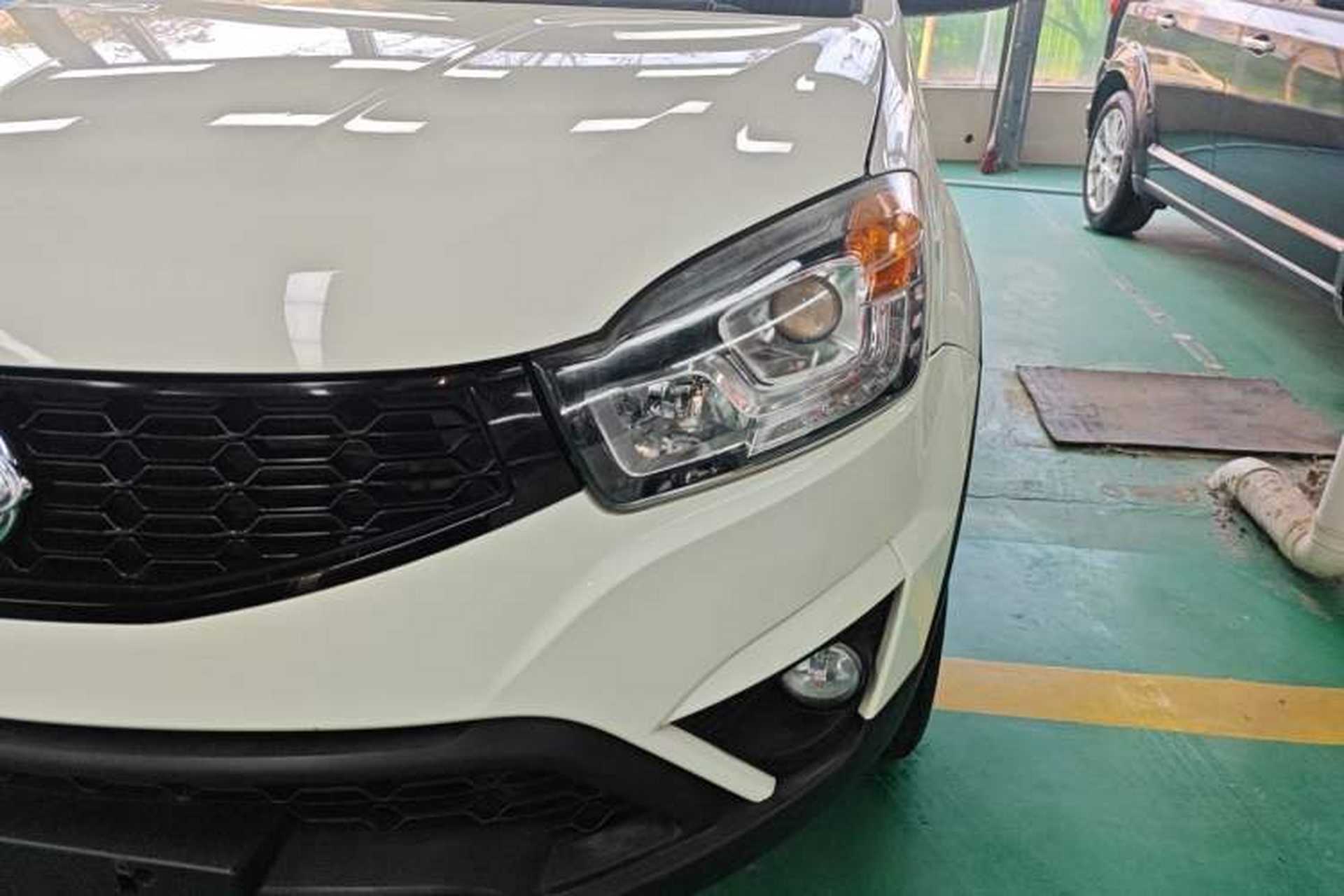 Used SsangYong Korando 2014 2.0L Gasoline Two-Wheel Drive Automatic Elite Navigation Edition Left Front Headlight