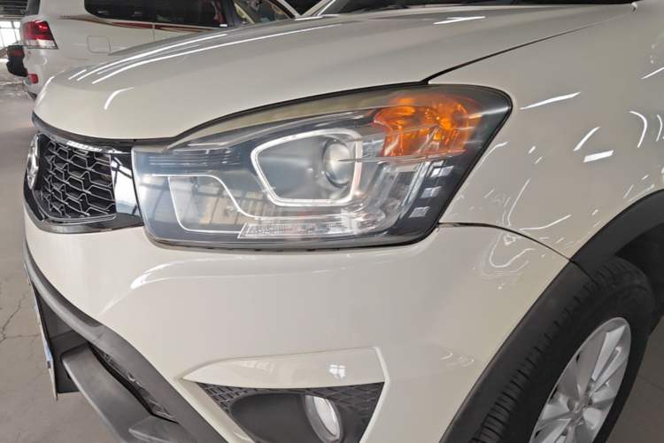 Used SsangYong Korando 2014 2.0L Gasoline Two-Wheel Drive Automatic Elite Navigation Edition Left Front Headlight