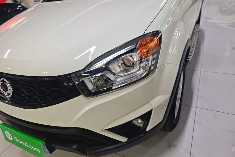 Used SsangYong Korando 2014 2.0L Gasoline Two-Wheel Drive Automatic Elite Navigation Edition Left Front Headlight