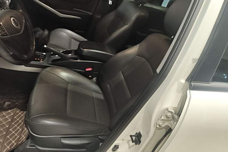 Used SsangYong Korando 2014 2.0L Gasoline Two-Wheel Drive Automatic Elite Navigation Edition Left Front Seat