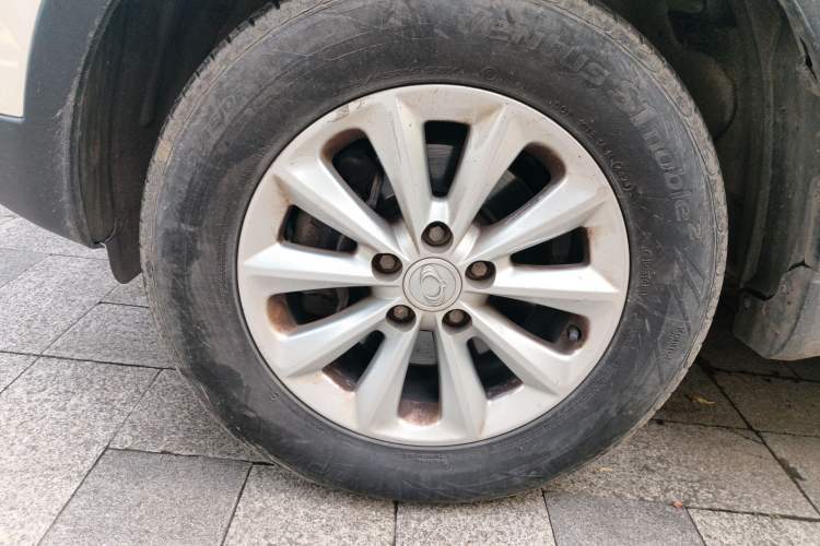 Used SsangYong Korando 2014 2.0L Gasoline Two-Wheel Drive Automatic Elite Navigation Edition Left Front Wheel Hub