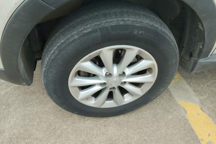 Used SsangYong Korando 2014 2.0L Gasoline Two-Wheel Drive Manual Comfort Navigation Edition Left Front Wheel Hub