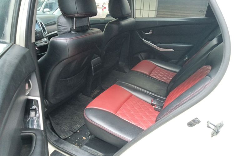 Used SsangYong Korando 2014 2.0L Gasoline Two-Wheel Drive Automatic Elite Navigation Edition Left Rear Seat