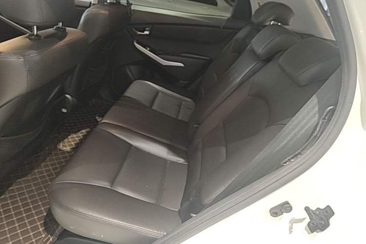 Used SsangYong Korando 2014 2.0L Gasoline Two-Wheel Drive Automatic Elite Navigation Edition Left Rear Seat