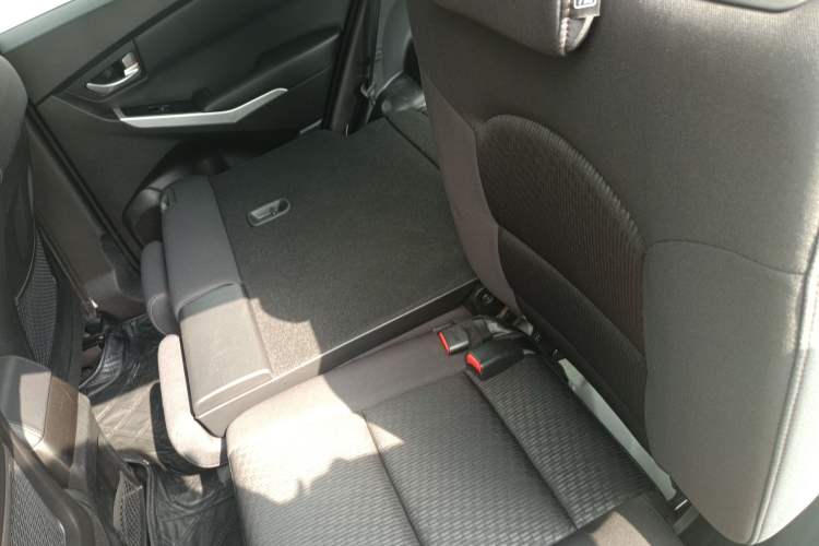 Used SsangYong Korando 2014 2.0L Gasoline Two-Wheel Drive Automatic Elite Navigation Edition Left Rear Seat