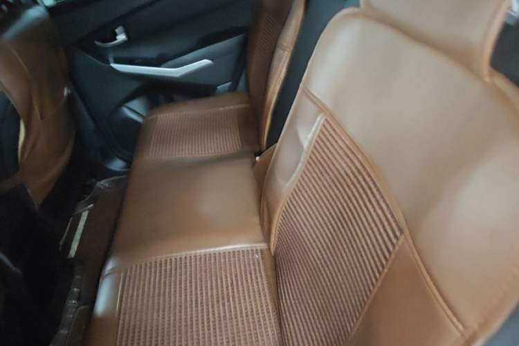 Used SsangYong Korando 2014 2.0L Gasoline Two-Wheel Drive Automatic Elite Navigation Edition Left Rear Seat