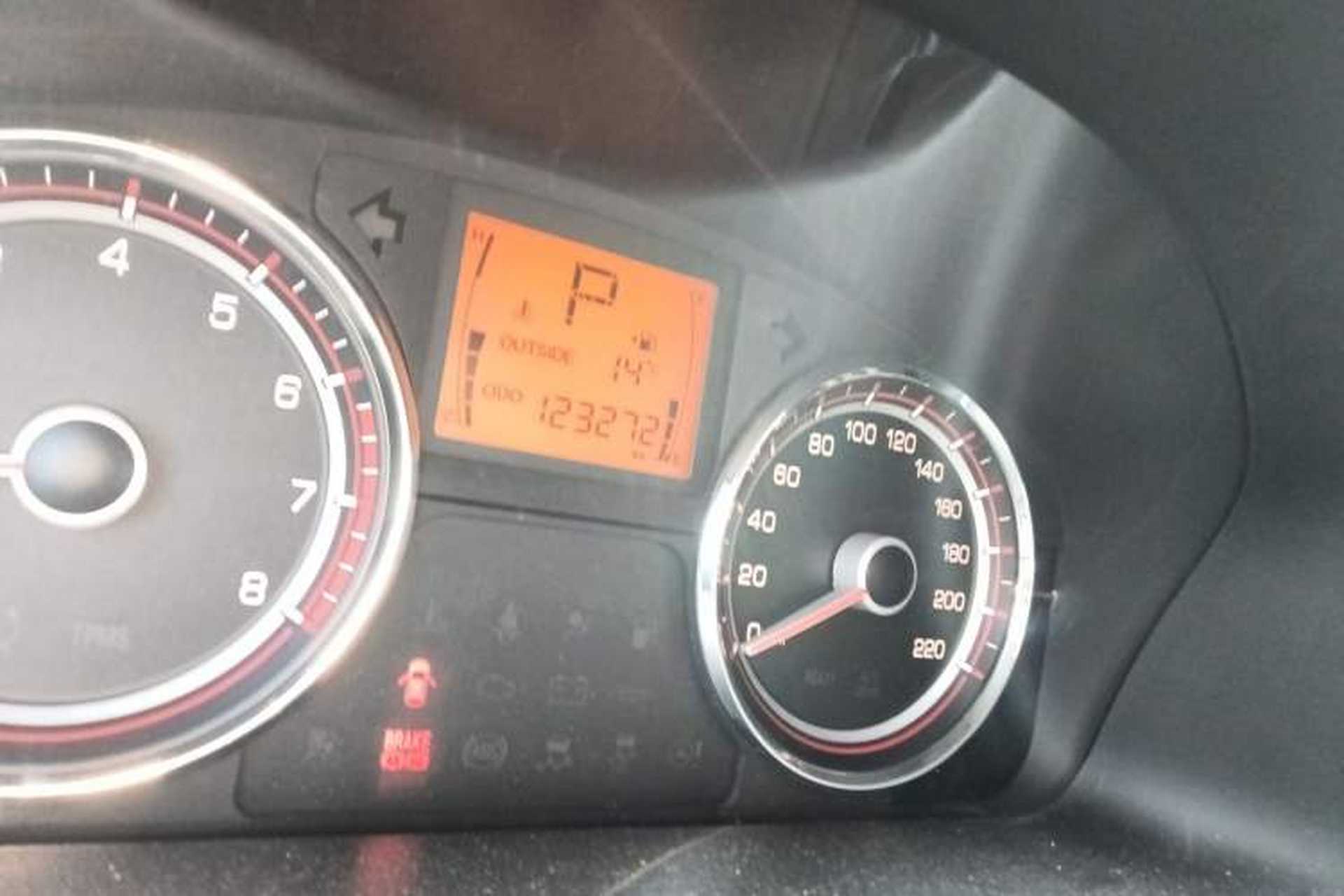 Used SsangYong Korando 2014 2.0L Gasoline Two-Wheel Drive Automatic Elite Navigation Edition Odometer Close Up