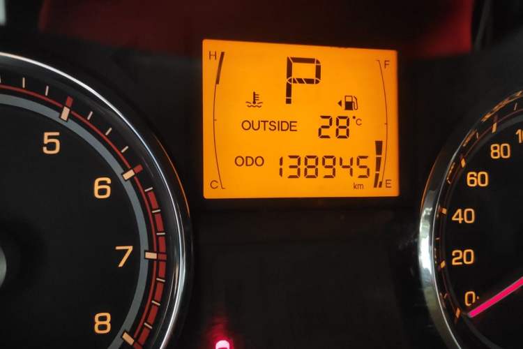 Used SsangYong Korando 2014 2.0L Gasoline Two-Wheel Drive Automatic Elite Navigation Edition Odometer Close Up