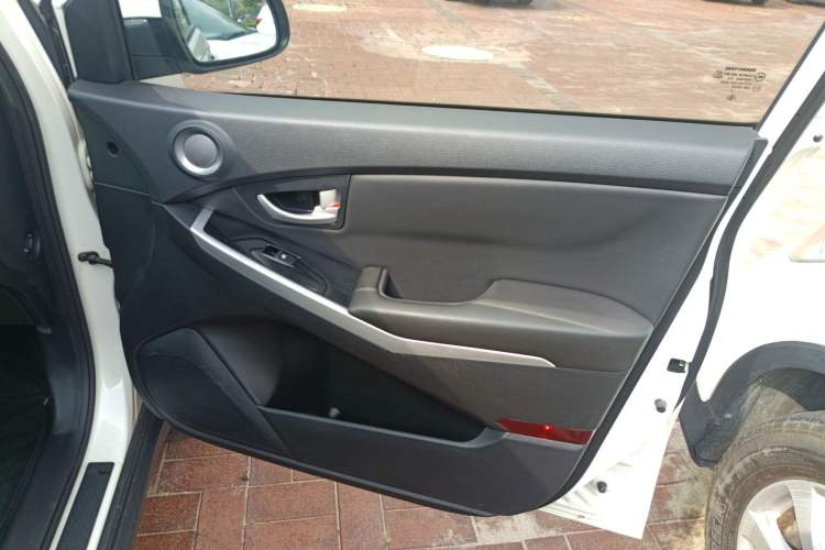 Used SsangYong Korando 2014 2.0L Gasoline Two-Wheel Drive Automatic Elite Navigation Edition Right Front Door Interior