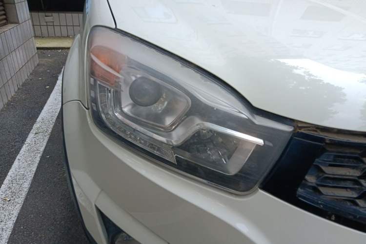 Used SsangYong Korando 2014 2.0L Gasoline Two-Wheel Drive Automatic Elite Navigation Edition Right Front Headlight