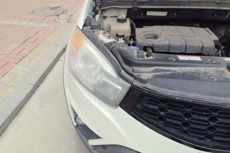 Used SsangYong Korando 2014 2.0L Gasoline Two-Wheel Drive Automatic Elite Navigation Edition Right Front Headlight