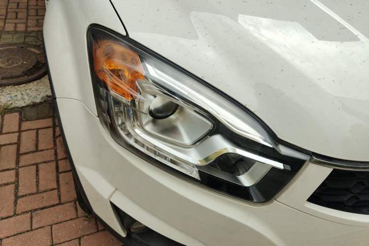 Used SsangYong Korando 2014 2.0L Gasoline 4x4 Automatic Luxury Navigation Edition Right Front Headlight