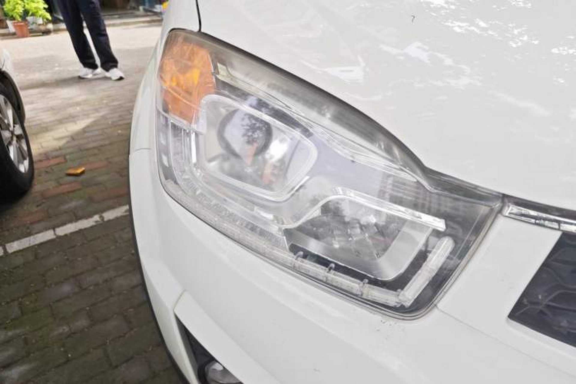 Used SsangYong Korando 2014 2.0L Gasoline 4x4 Automatic Luxury Navigation Edition Right Front Headlight