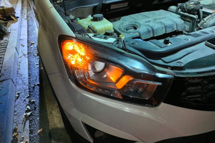 Used SsangYong Korando 2014 2.0L Gasoline Two-Wheel Drive Manual Comfort Navigation Edition Right Front Headlight
