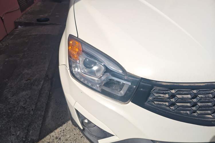 Used SsangYong Korando 2014 2.0L Gasoline Two-Wheel Drive Automatic Elite Navigation Edition Right Front Headlight
