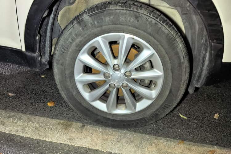 Used SsangYong Korando 2014 2.0L Gasoline Two-Wheel Drive Manual Comfort Navigation Edition Right Front Wheel Hub