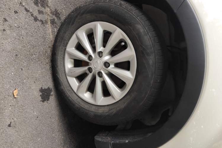 Used SsangYong Korando 2014 2.0L Gasoline Two-Wheel Drive Automatic Elite Navigation Edition Right Front Wheel Hub