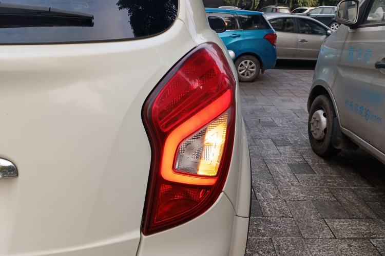 Used SsangYong Korando 2014 2.0L Gasoline Two-Wheel Drive Automatic Elite Navigation Edition Right Rear Taillight