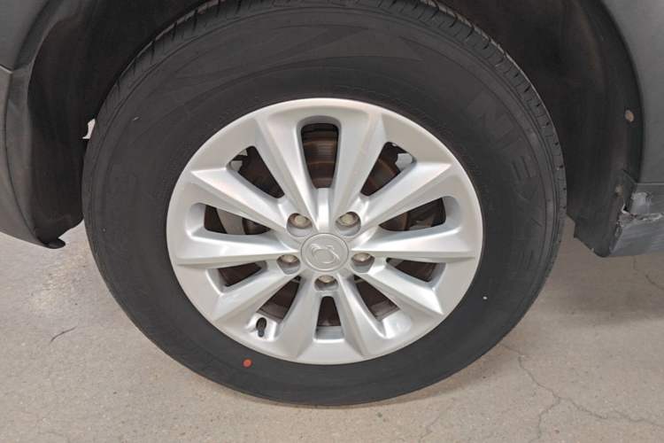 Used SsangYong Korando 2014 2.0L Gasoline Two-Wheel Drive Automatic Elite Navigation Edition Right Rear Wheel Hub