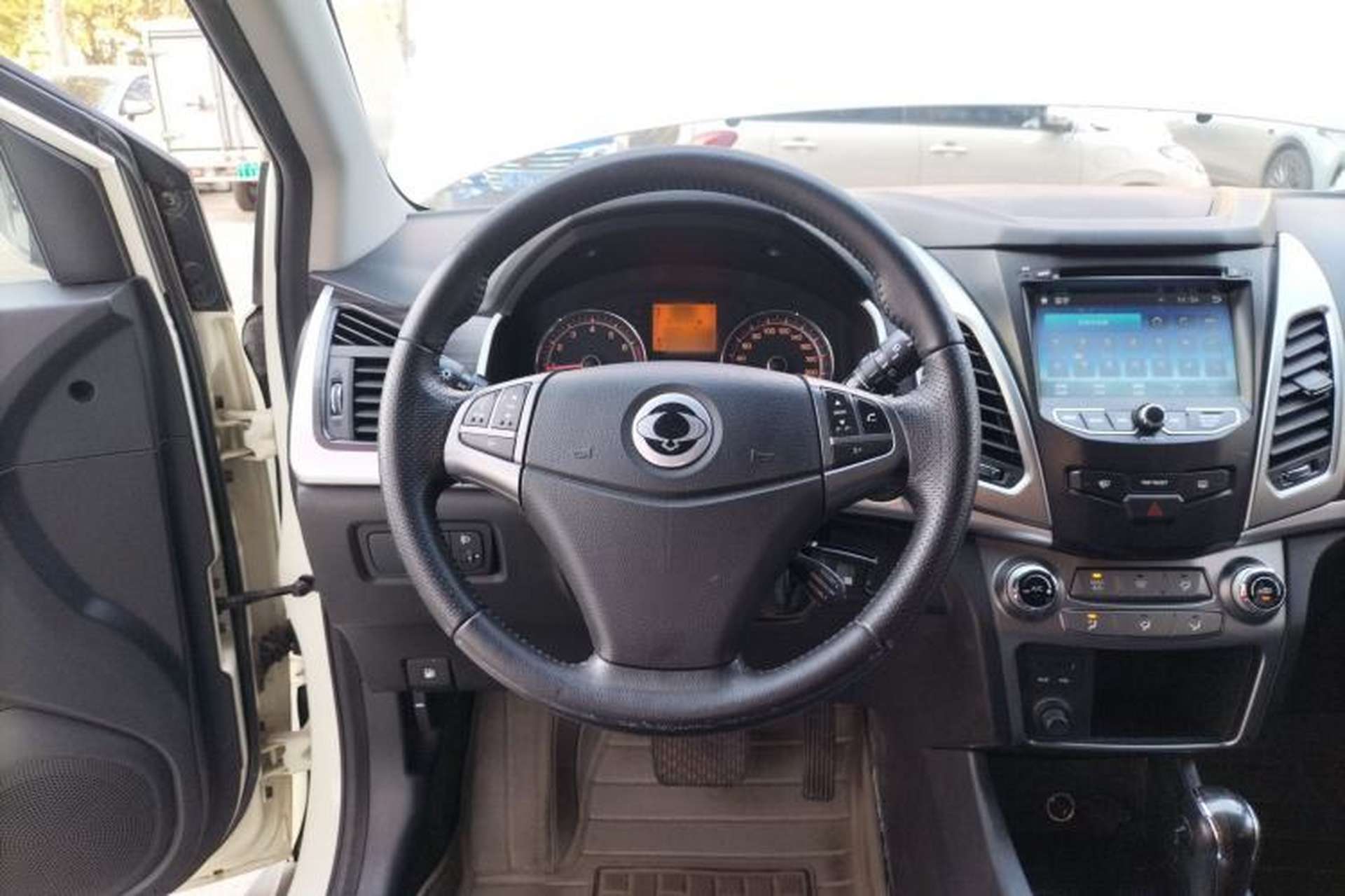 Used SsangYong Korando 2014 2.0L Gasoline Two-Wheel Drive Automatic Elite Navigation Edition Steering Wheel