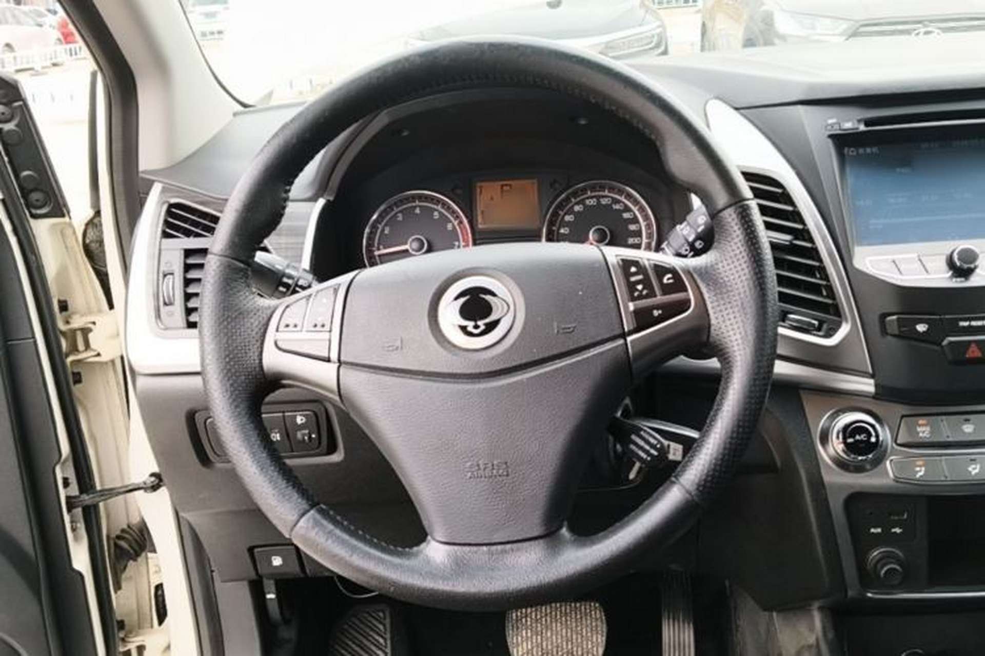 Used SsangYong Korando 2014 2.0L Gasoline Two-Wheel Drive Automatic Elite Navigation Edition Steering Wheel