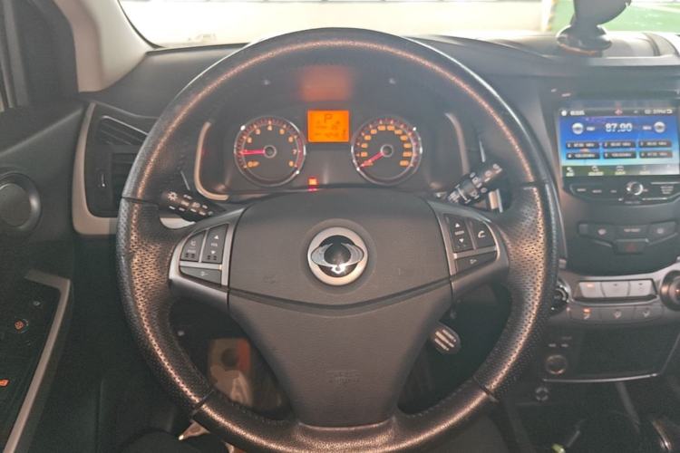 Used SsangYong Korando 2014 2.0L Gasoline Two-Wheel Drive Automatic Elite Navigation Edition Steering Wheel