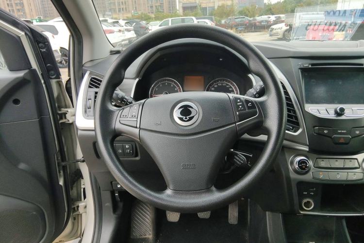 Used SsangYong Korando 2014 2.0L Gasoline Two-Wheel Drive Manual Comfort Navigation Edition Steering Wheel