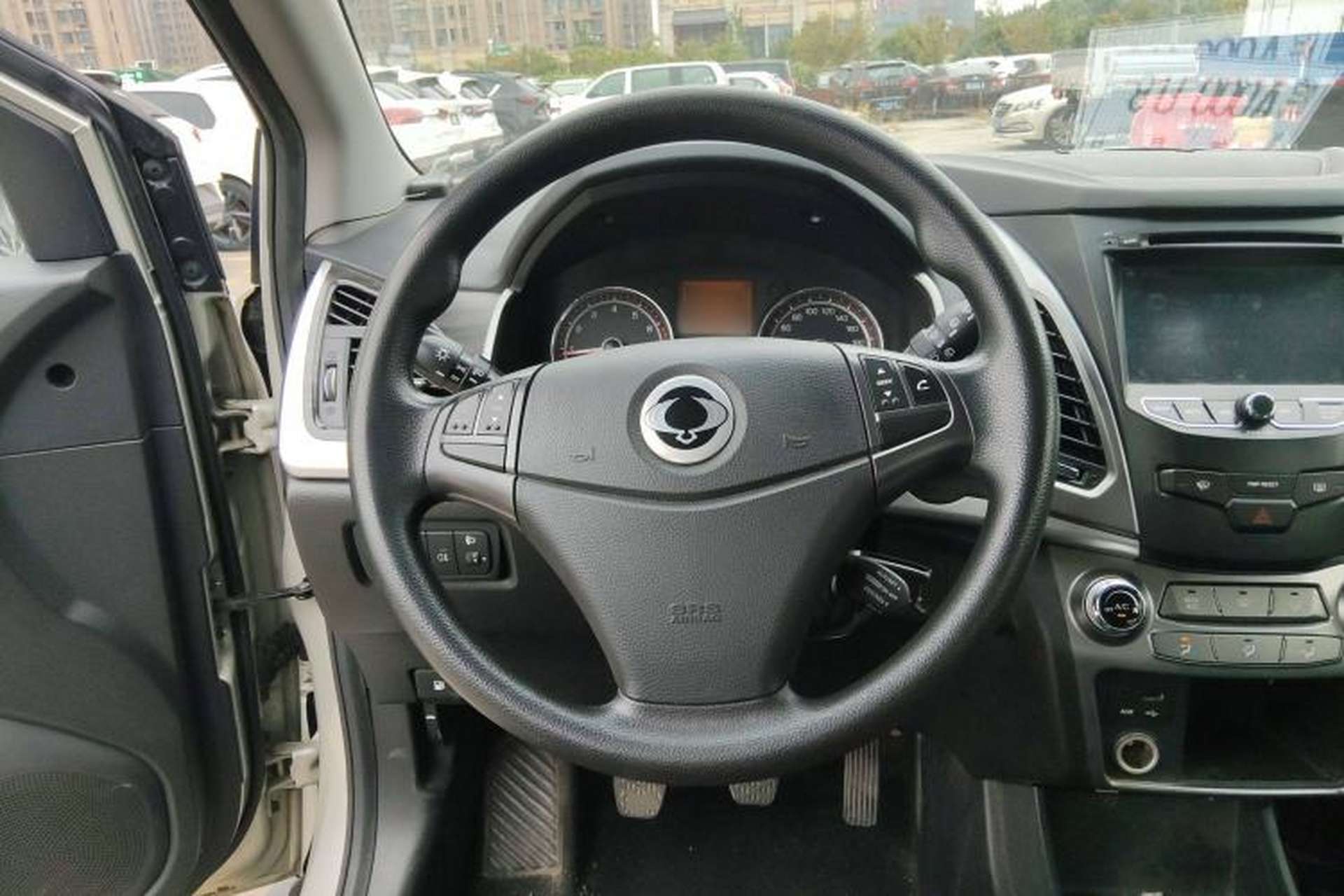 Used SsangYong Korando 2014 2.0L Gasoline Two-Wheel Drive Manual Comfort Navigation Edition Steering Wheel