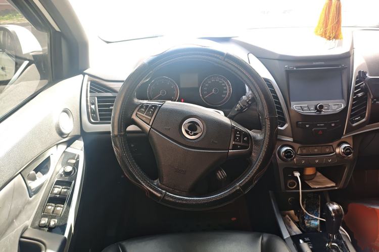 Used SsangYong Korando 2014 2.0L Gasoline Two-Wheel Drive Automatic Elite Navigation Edition Steering Wheel