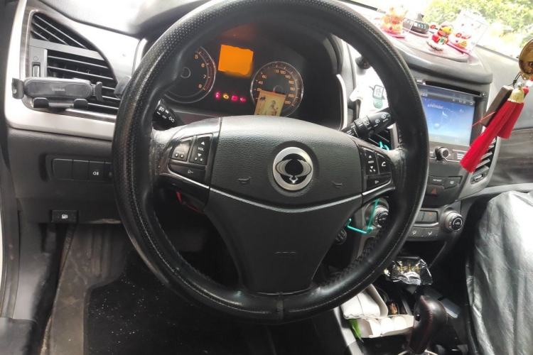Used SsangYong Korando 2014 2.0L Gasoline Two-Wheel Drive Automatic Elite Navigation Edition Steering Wheel