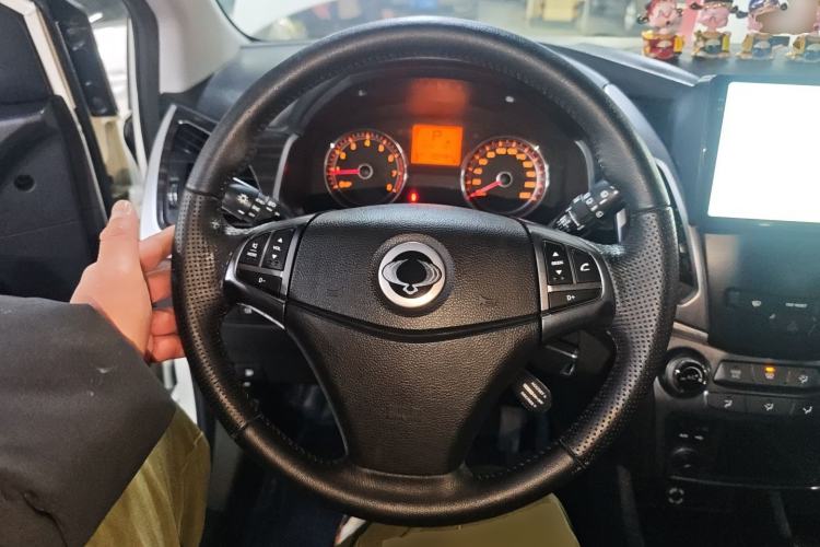 Used SsangYong Korando 2014 2.0L Gasoline Two-Wheel Drive Automatic Elite Navigation Edition Steering Wheel
