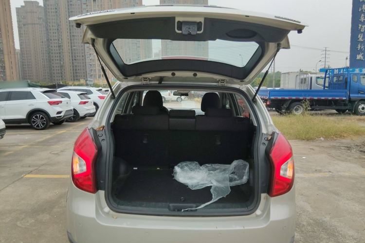 Used SsangYong Korando 2014 2.0L Gasoline Two-Wheel Drive Manual Comfort Navigation Edition Trunk