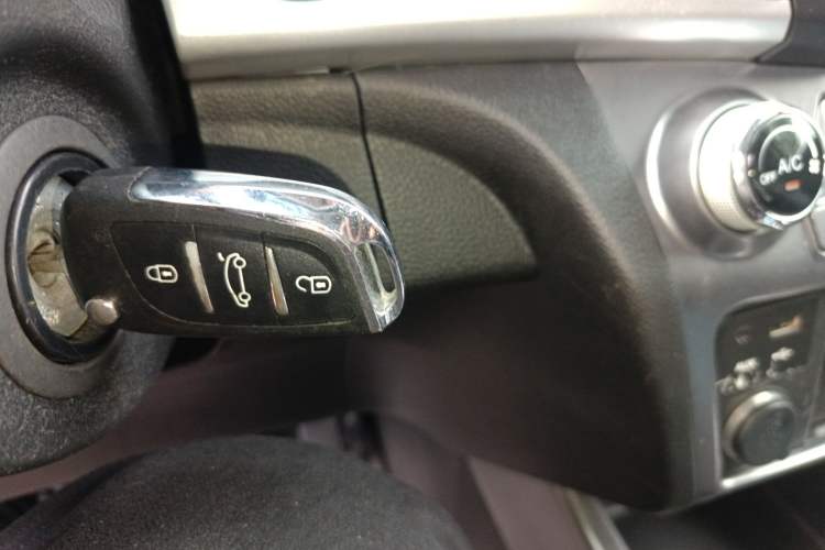 Used SsangYong Korando 2014 2.0L Gasoline Two-Wheel Drive Automatic Elite Navigation Edition Vehicle Key