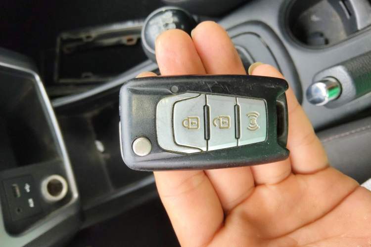 Used SsangYong Korando 2014 2.0L Gasoline Two-Wheel Drive Manual Comfort Navigation Edition Vehicle Key