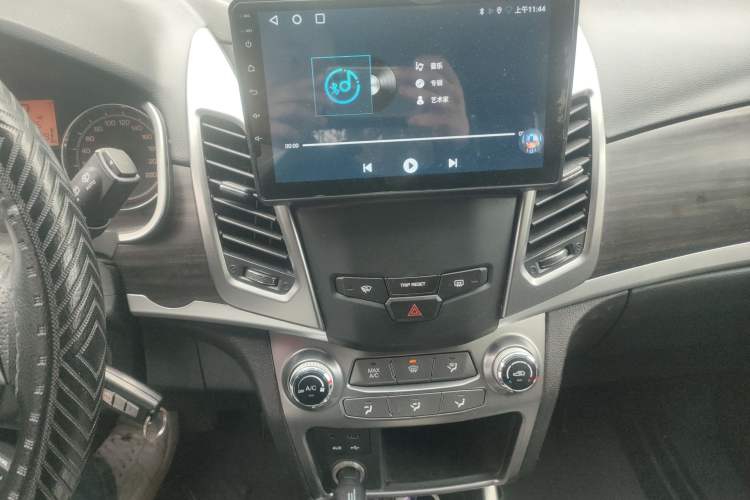 Used SsangYong Korando 2015 2.0L 4x4 Automatic Zhi Chun Edition Audio And AC Panel