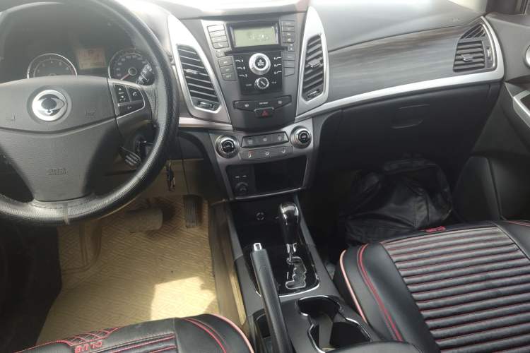 Used SsangYong Korando 2015 2.0L 4x4 Automatic Zhi Chun Edition Audio And AC Panel