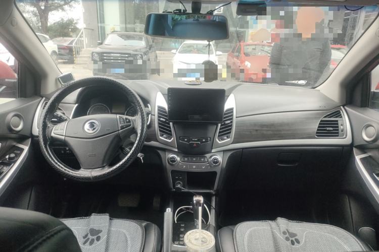 Used SsangYong Korando 2015 2.0L 4x4 Automatic Zhi Chun Edition Center Console